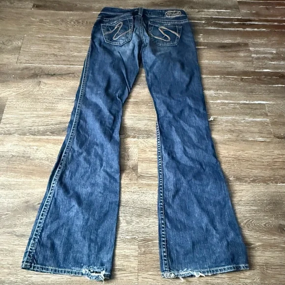 Silver Jeans Women’s W26 L33 Distressed Blue Jeans Flared Leg Bottom Slit - Picture 11 of 14